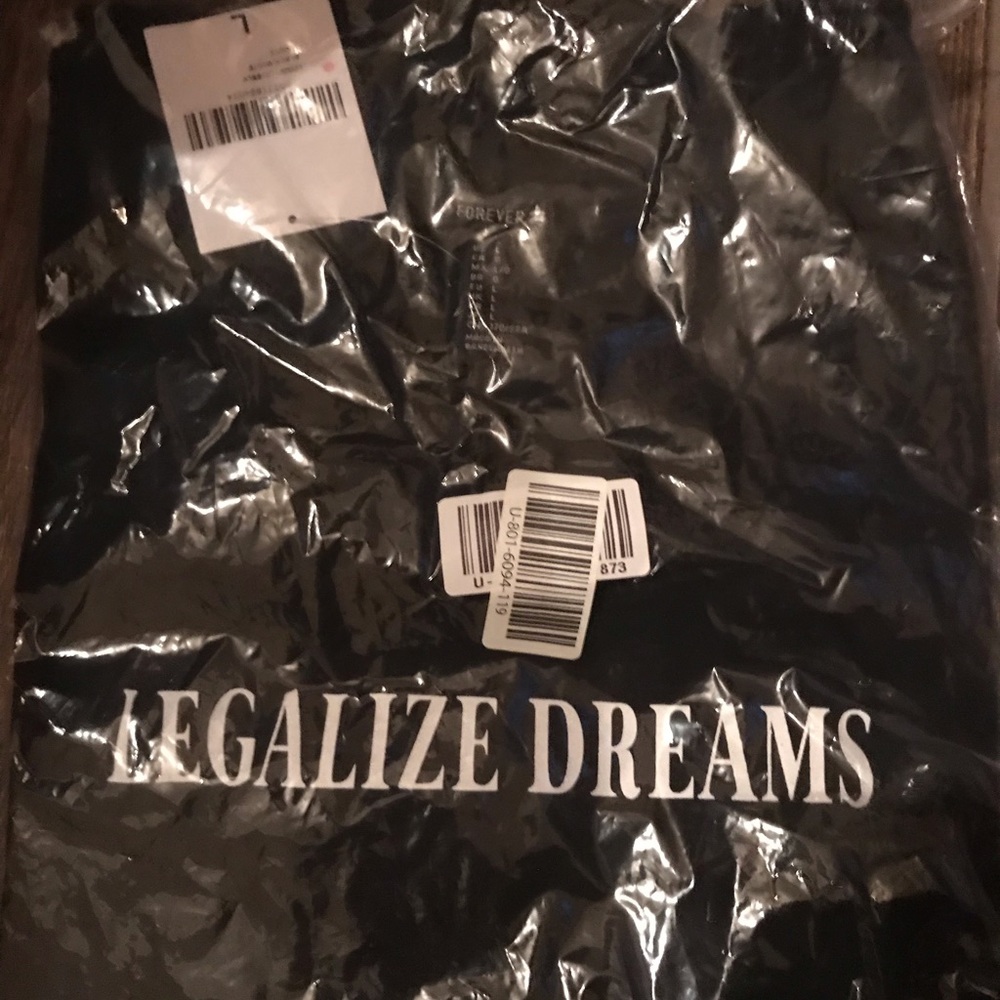 F21 NWT black screen tee